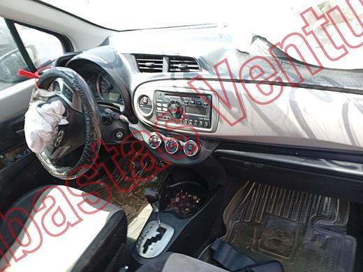 TOYOTA YARIS 2012, foto 14 de 19