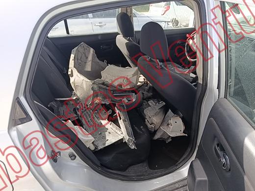 NISSAN TIIDA 2015, foto 13 de 19
