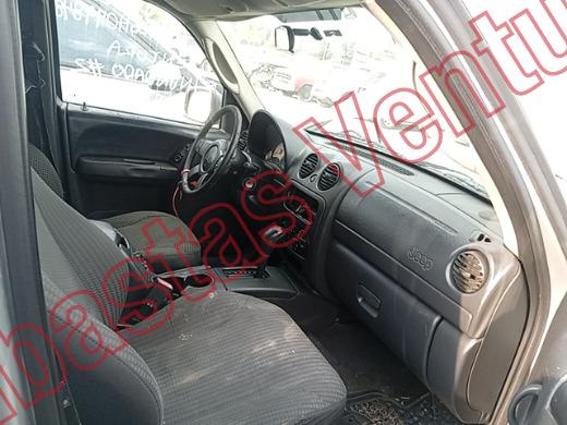 JEEP LIBERTY 2004, foto 12 de 19