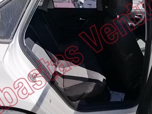 VOLKSWAGEN VENTO 2017, foto 13 de 19