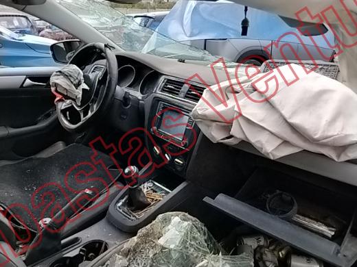 VOLKSWAGEN JETTA 2017, foto 14 de 19