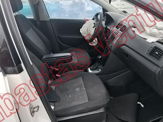 VOLKSWAGEN VENTO 2017, foto 12 de 19
