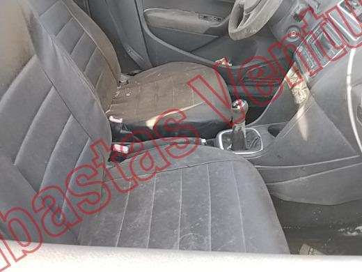 VOLKSWAGEN POLO 2015, foto 12 de 19