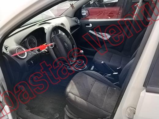 FORD FIESTA 2012, foto 17 de 19