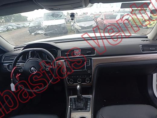 VOLKSWAGEN PASSAT 2016, foto 14 de 19