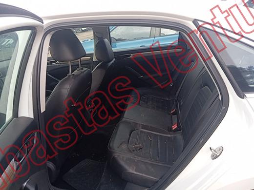 VOLKSWAGEN PASSAT 2016, foto 16 de 19