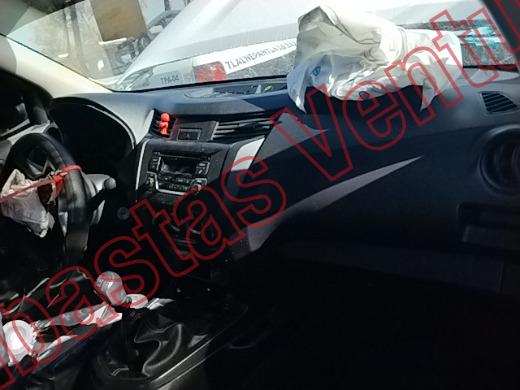 NISSAN NP 300 2023, foto 14 de 19
