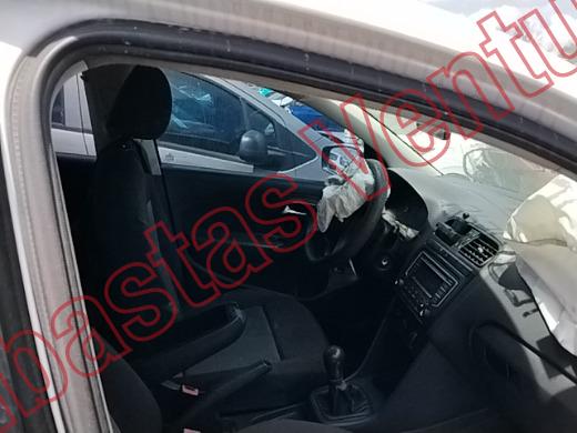 VOLKSWAGEN VENTO 2015, foto 12 de 19