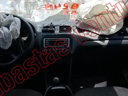 VOLKSWAGEN VENTO 2015, foto 14 de 19