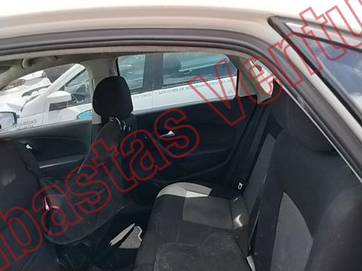 VOLKSWAGEN VENTO 2015, foto 16 de 19