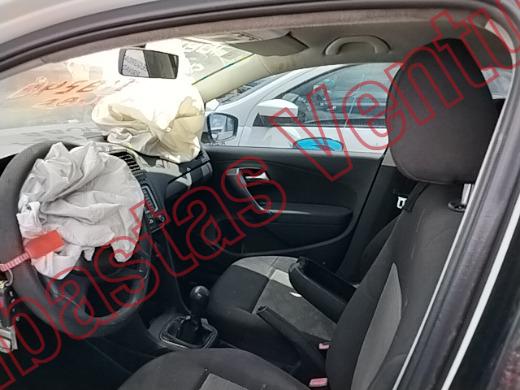 VOLKSWAGEN VENTO 2015, foto 17 de 19