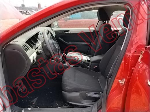 VOLKSWAGEN JETTA 2018, foto 17 de 19