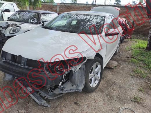 VOLKSWAGEN PASSAT 2013, foto 1 de 19