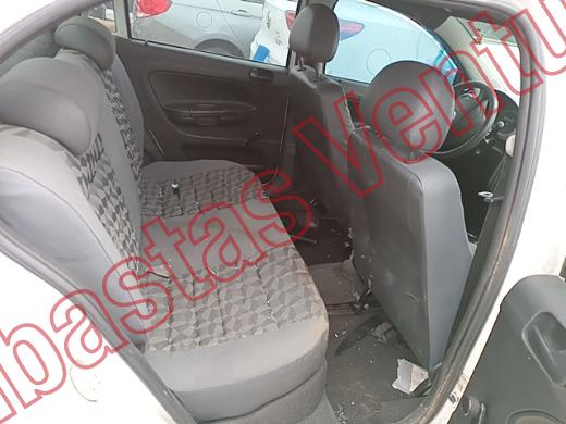 VOLKSWAGEN GOL SEDAN 2013, foto 13 de 19