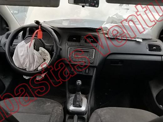 VOLKSWAGEN VENTO 2015, foto 14 de 19