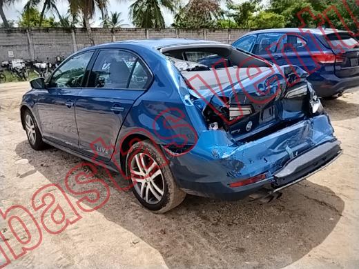 VOLKSWAGEN JETTA MK VI 2016, foto 7 de 19