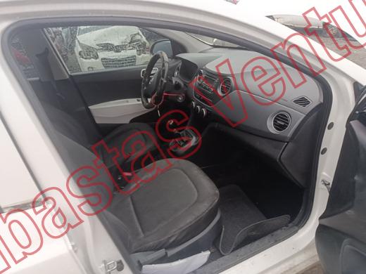HYUNDAI GRAND I10 2015, foto 12 de 19