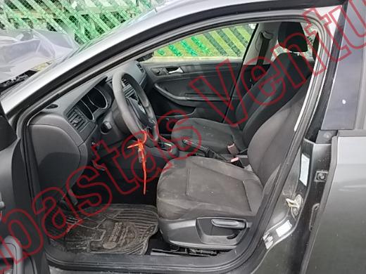VOLKSWAGEN JETTA 2016, foto 17 de 19