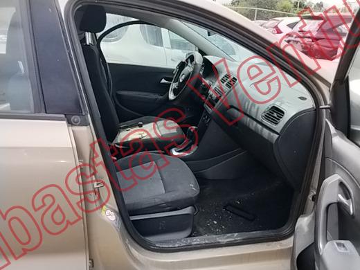 VOLKSWAGEN VENTO 2016, foto 12 de 19