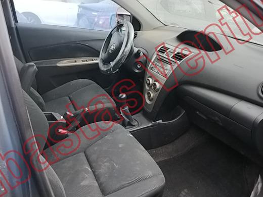 TOYOTA YARIS 2013, foto 12 de 19