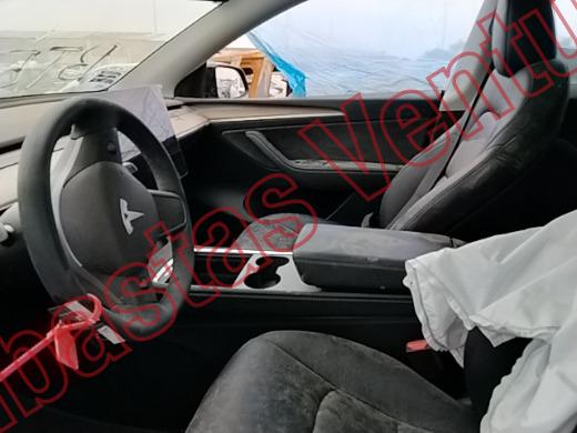 TESLA Y 2025, foto 17 de 19