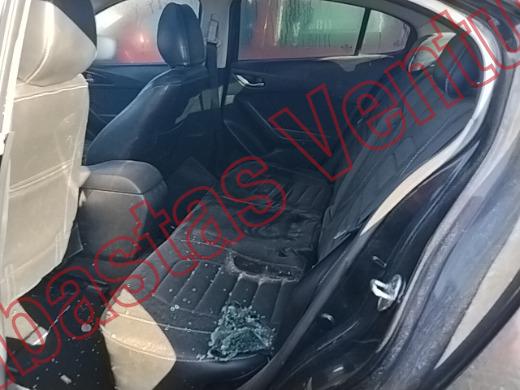 MAZDA MAZDA 3 2015, foto 16 de 19