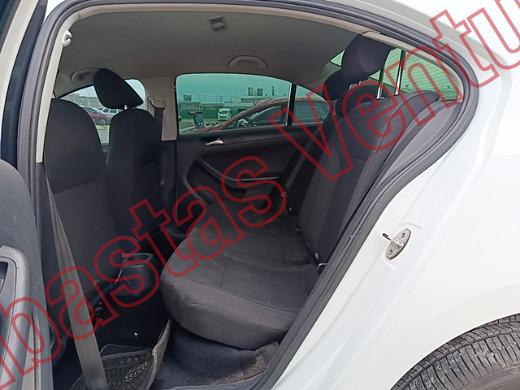 VOLKSWAGEN JETTA 2016, foto 16 de 19