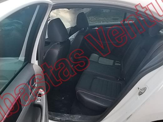 VOLKSWAGEN JETTA 2016, foto 16 de 19