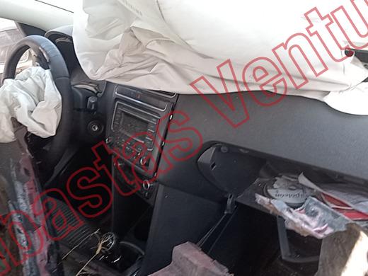 VOLKSWAGEN VENTO 2015, foto 14 de 19