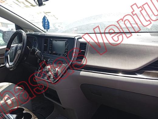 TOYOTA SIENNA 2019, foto 14 de 19