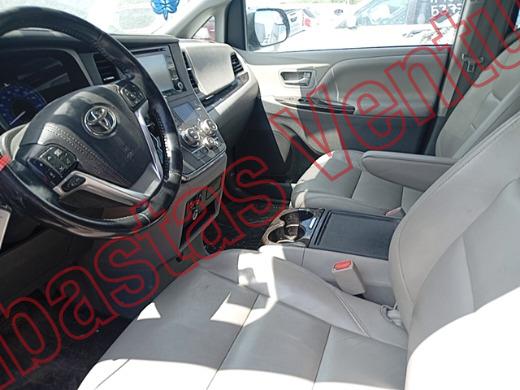 TOYOTA SIENNA 2019, foto 17 de 19