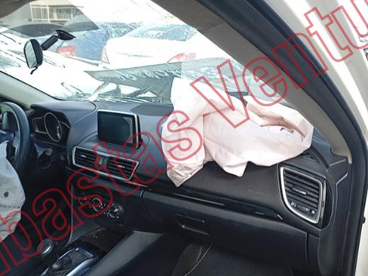 MAZDA MAZDA 3 2015, foto 14 de 19