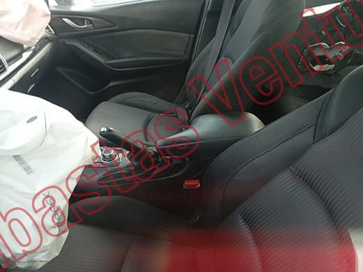MAZDA MAZDA 3 2015, foto 17 de 19