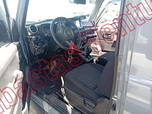SUZUKI JIMNY 2025, foto 17 de 19