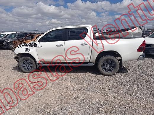 TOYOTA HILUX 2024, foto 8 de 19