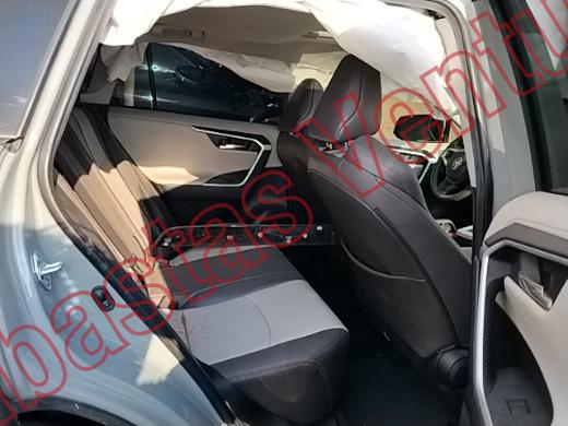 TOYOTA RAV4 2021, foto 13 de 19