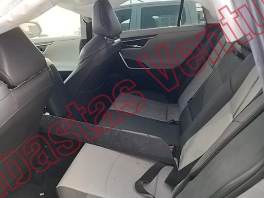 TOYOTA RAV4 2021, foto 16 de 19