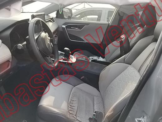 TOYOTA RAV4 2021, foto 17 de 19