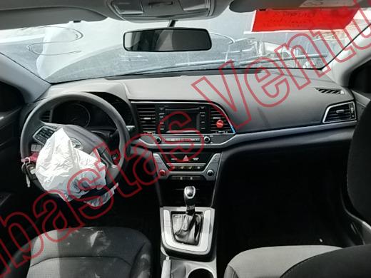 HYUNDAI ELANTRA 2018, foto 14 de 19